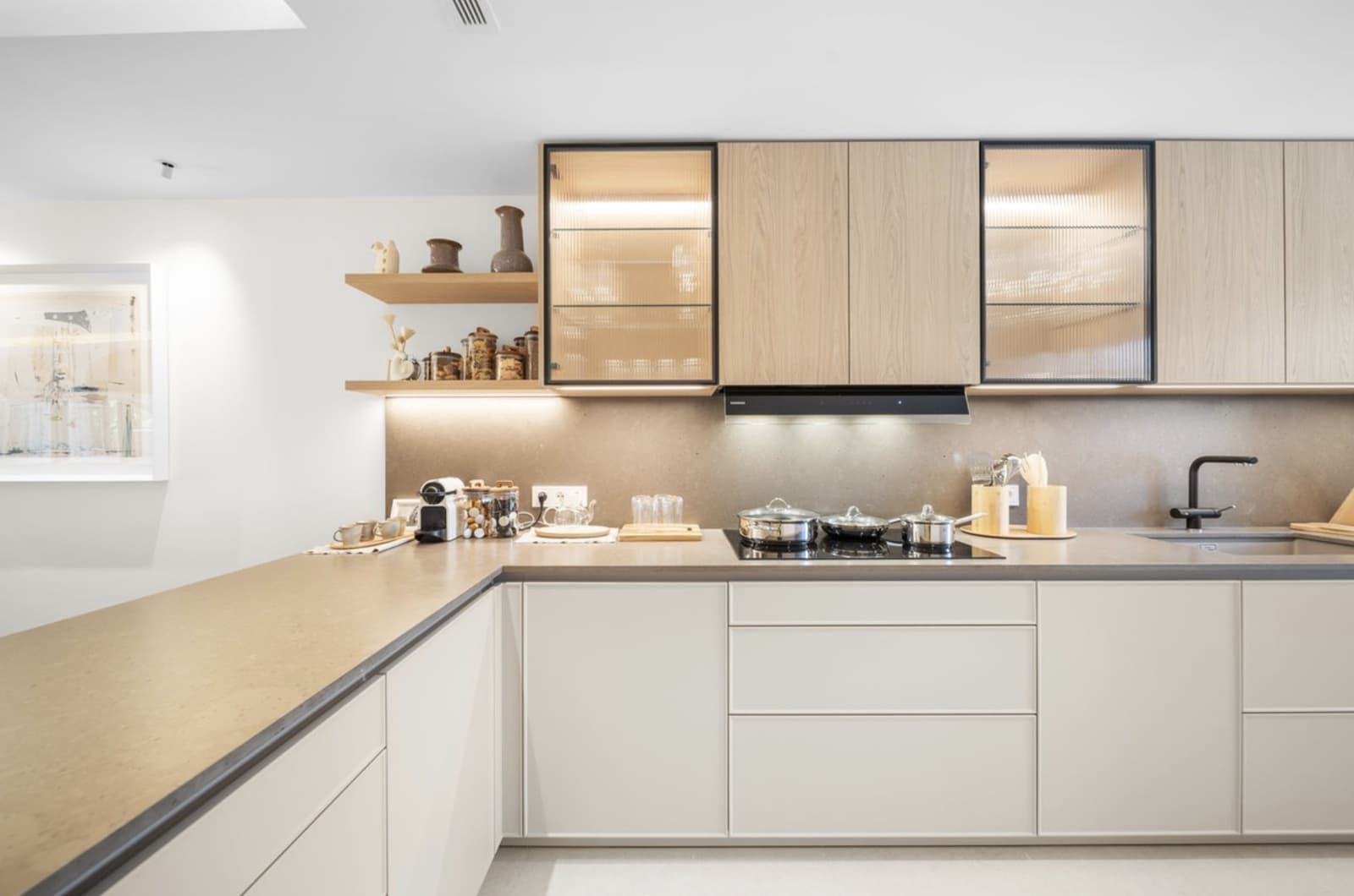 3 sypialnia Dom na sprzedaż w Nueva Andalucia z basenem garażem - 1 495 000 € (Ref: 9285083)