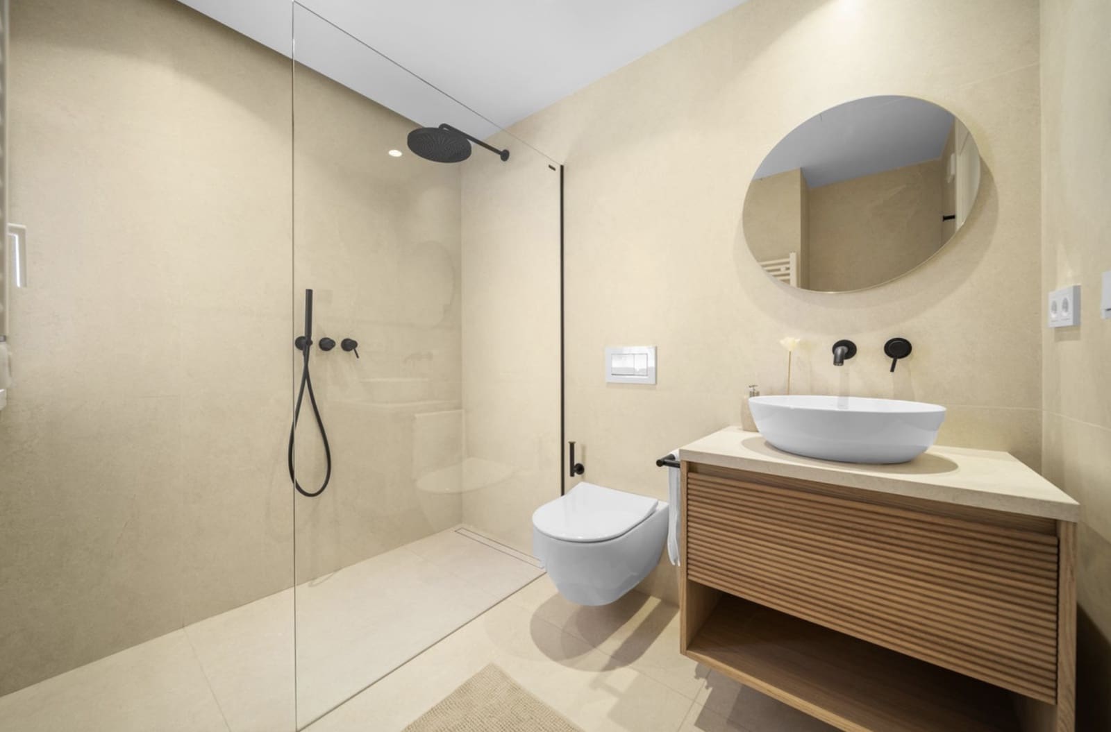 3 sypialnia Dom na sprzedaż w Nueva Andalucia z basenem garażem - 1 495 000 € (Ref: 9285083)