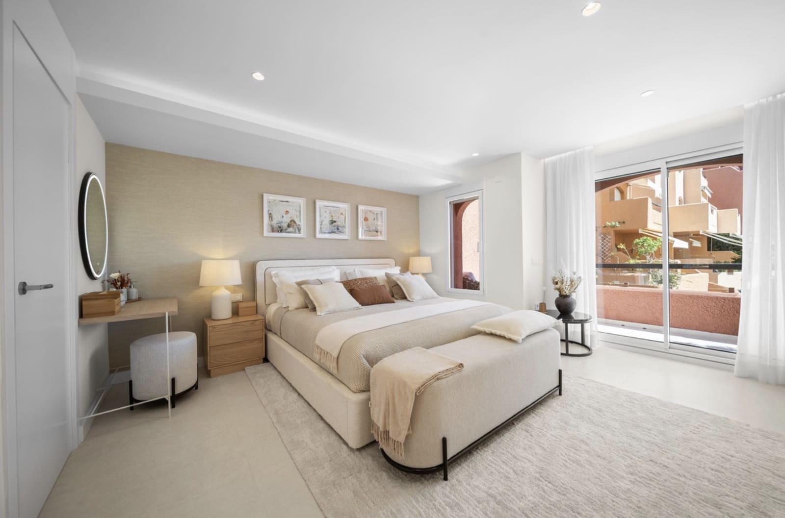 3 sypialnia Dom na sprzedaż w Nueva Andalucia z basenem garażem - 1 495 000 € (Ref: 9285083)