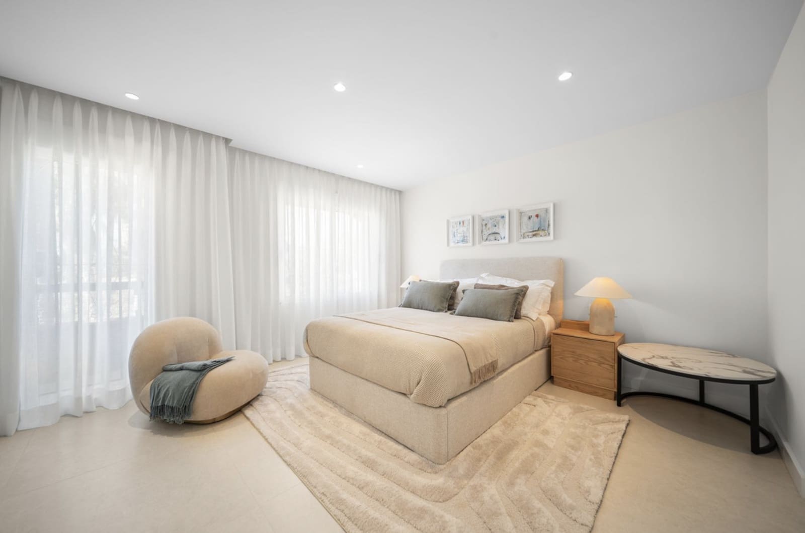 3 sypialnia Dom na sprzedaż w Nueva Andalucia z basenem garażem - 1 495 000 € (Ref: 9285083)