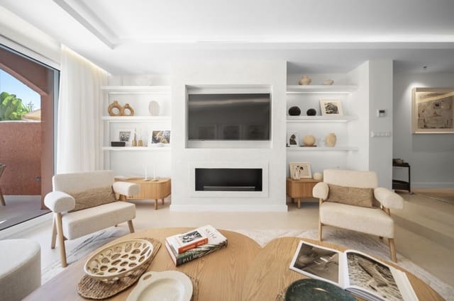 3 sypialnia Dom na sprzedaż w Nueva Andalucia, Marbella z basenem garażem - 1 495 000 € (Ref: 9285083)