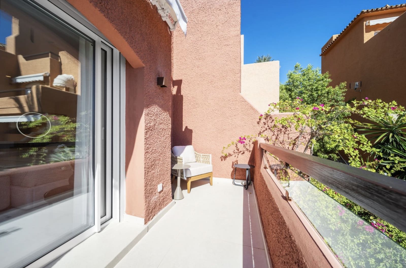 3 sypialnia Dom na sprzedaż w Nueva Andalucia z basenem garażem - 1 495 000 € (Ref: 9285083)