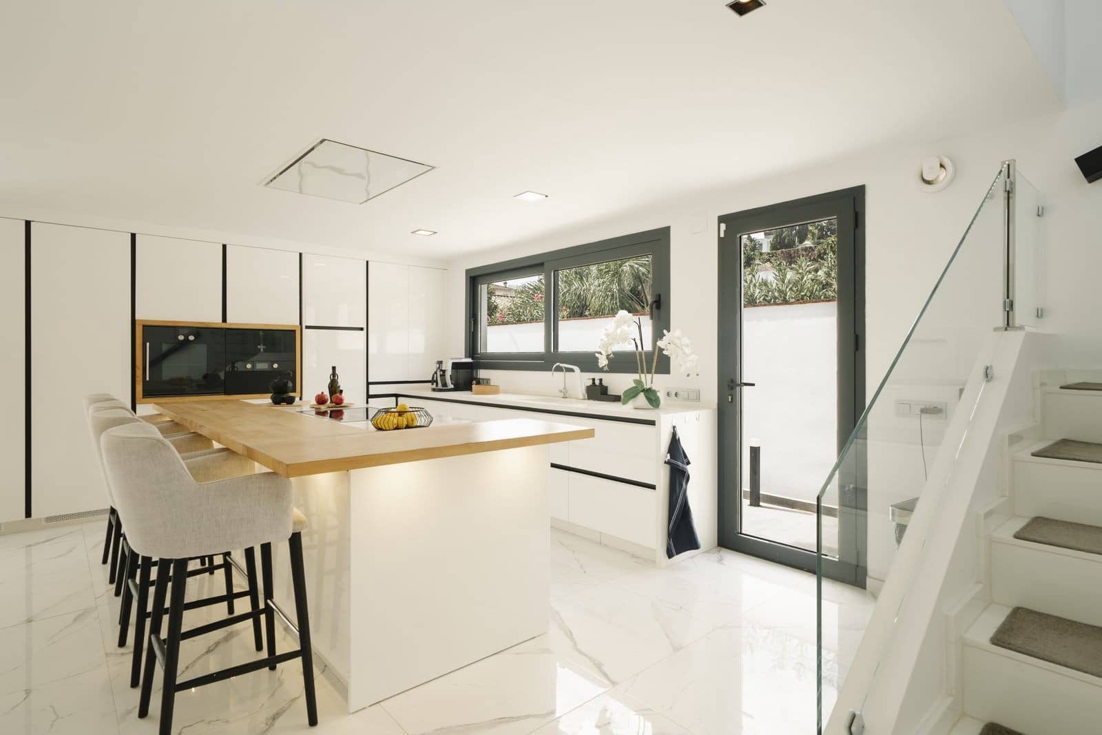 4 soveværelse Villa til salg i Nueva Andalucia med swimmingpool - € 2.695.000 (Ref: 9285084)