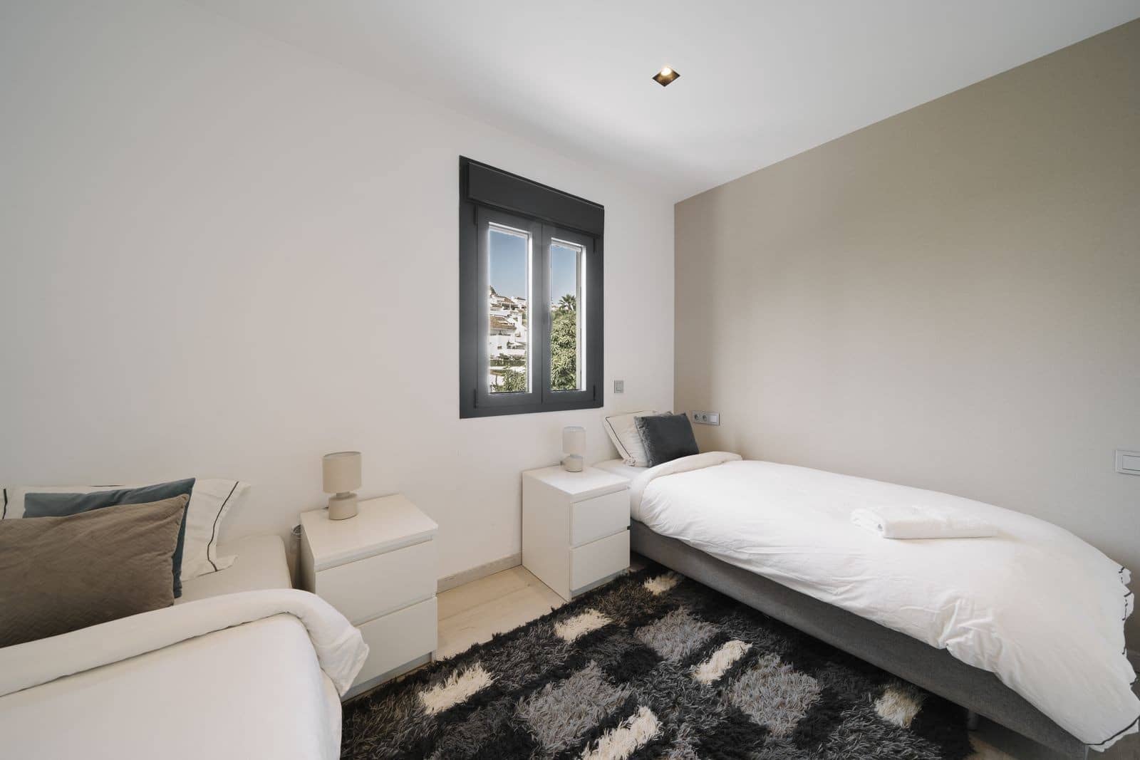 4 soveværelse Villa til salg i Nueva Andalucia med swimmingpool - € 2.695.000 (Ref: 9285084)