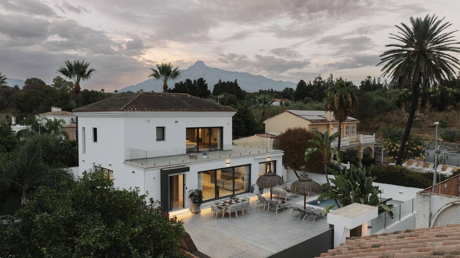 4 soveværelse Villa til salg i Nueva Andalucia med swimmingpool - € 2.695.000 (Ref: 9285084)