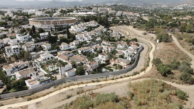 4 soveværelse Villa til salg i Nueva Andalucia, Marbella med swimmingpool - € 2.695.000 (Ref: 9285084)