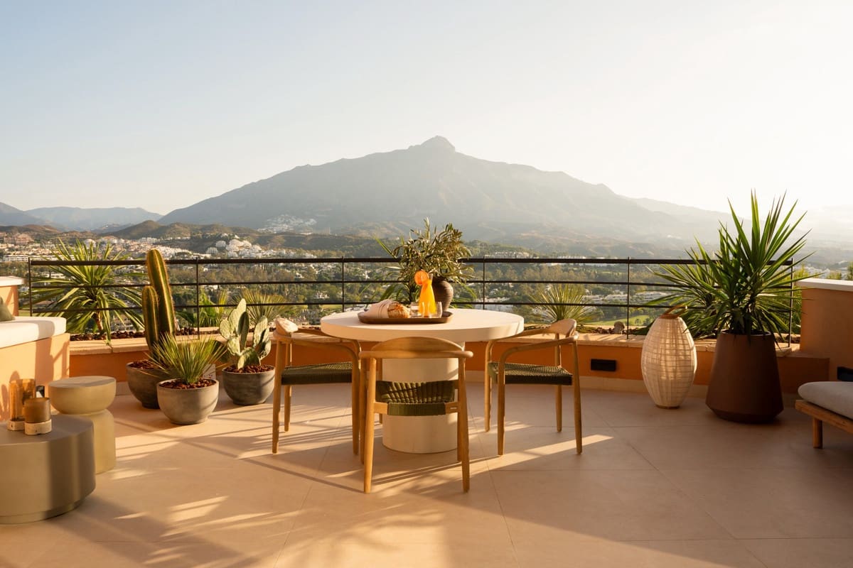 3 soverom Penthouse til salgs i Nueva Andalucia med svømmebasseng garasje - € 2 695 000 (Ref: 9285086)
