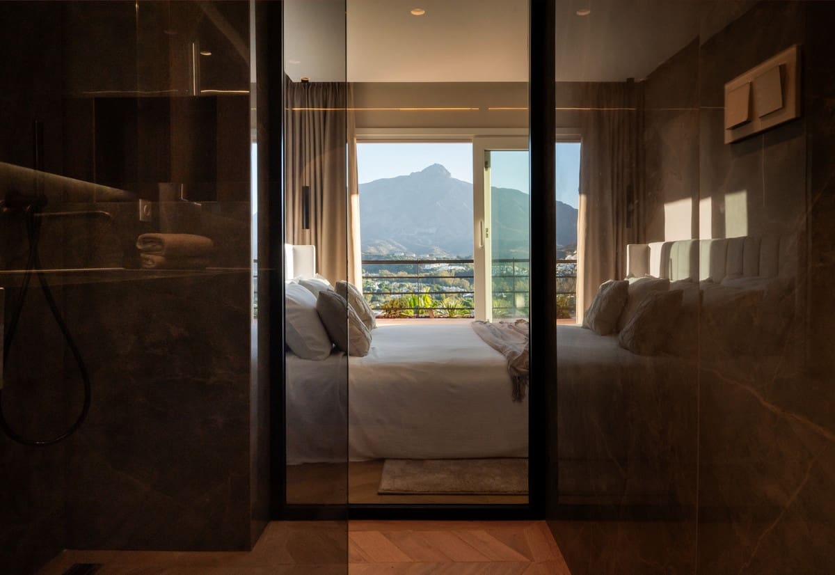 3 soverom Penthouse til salgs i Nueva Andalucia med svømmebasseng garasje - € 2 695 000 (Ref: 9285086)