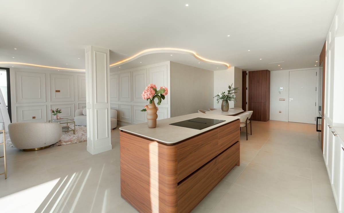 3 slaapkamer Appartement te koop in Nueva Andalucia met zwembad garage - € 1.850.000 (Ref: 9285090)