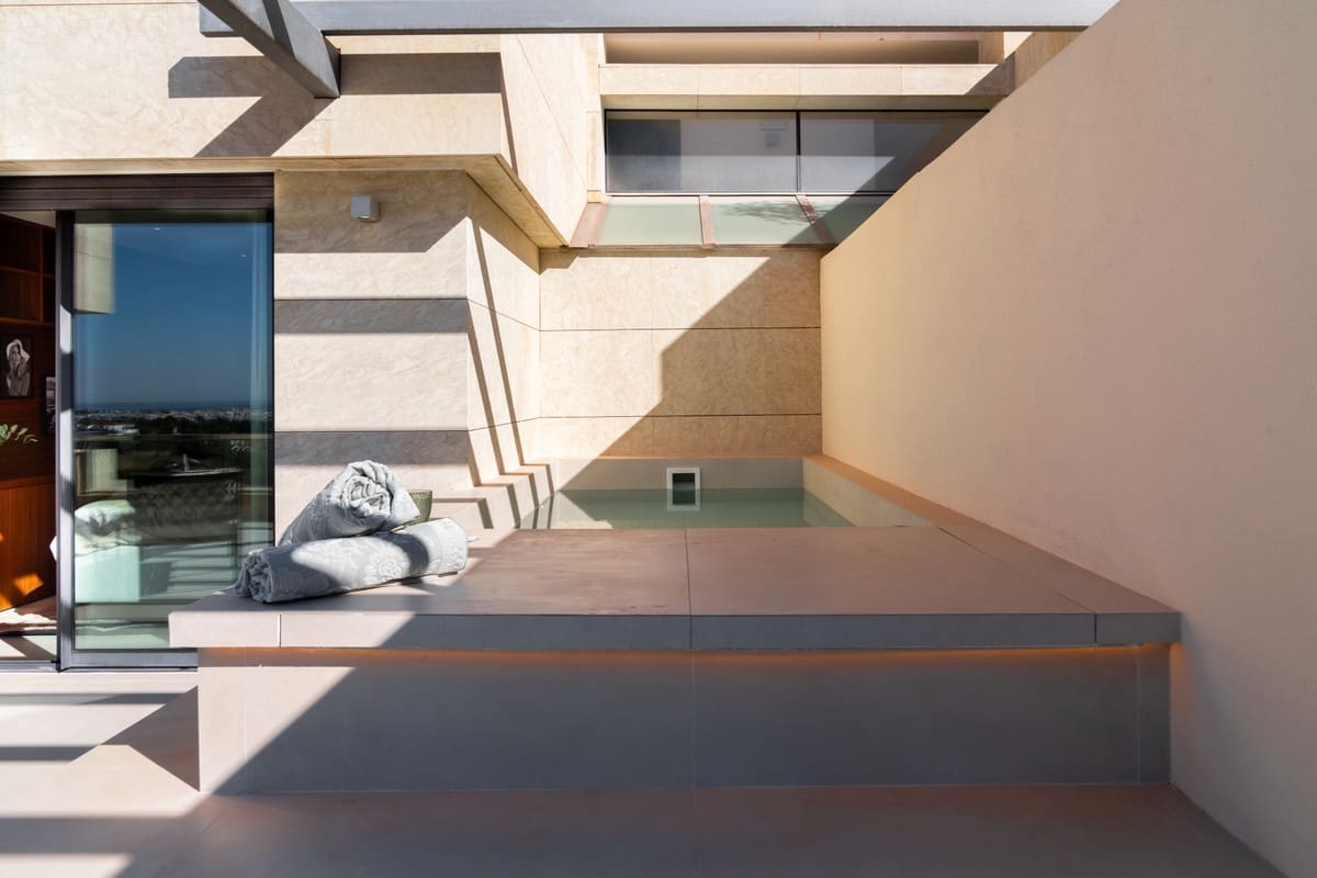 3 slaapkamer Appartement te koop in Nueva Andalucia met zwembad garage - € 1.850.000 (Ref: 9285090)