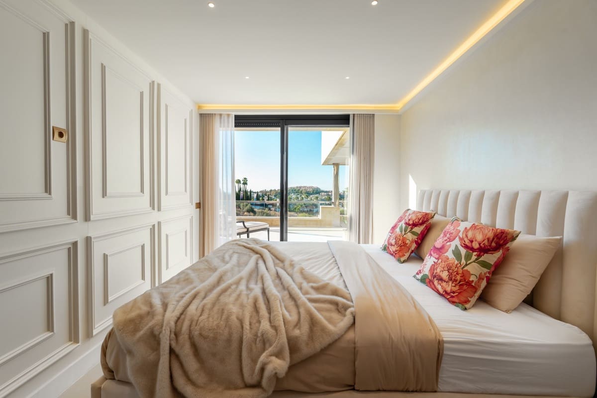 3 slaapkamer Appartement te koop in Nueva Andalucia met zwembad garage - € 1.850.000 (Ref: 9285090)