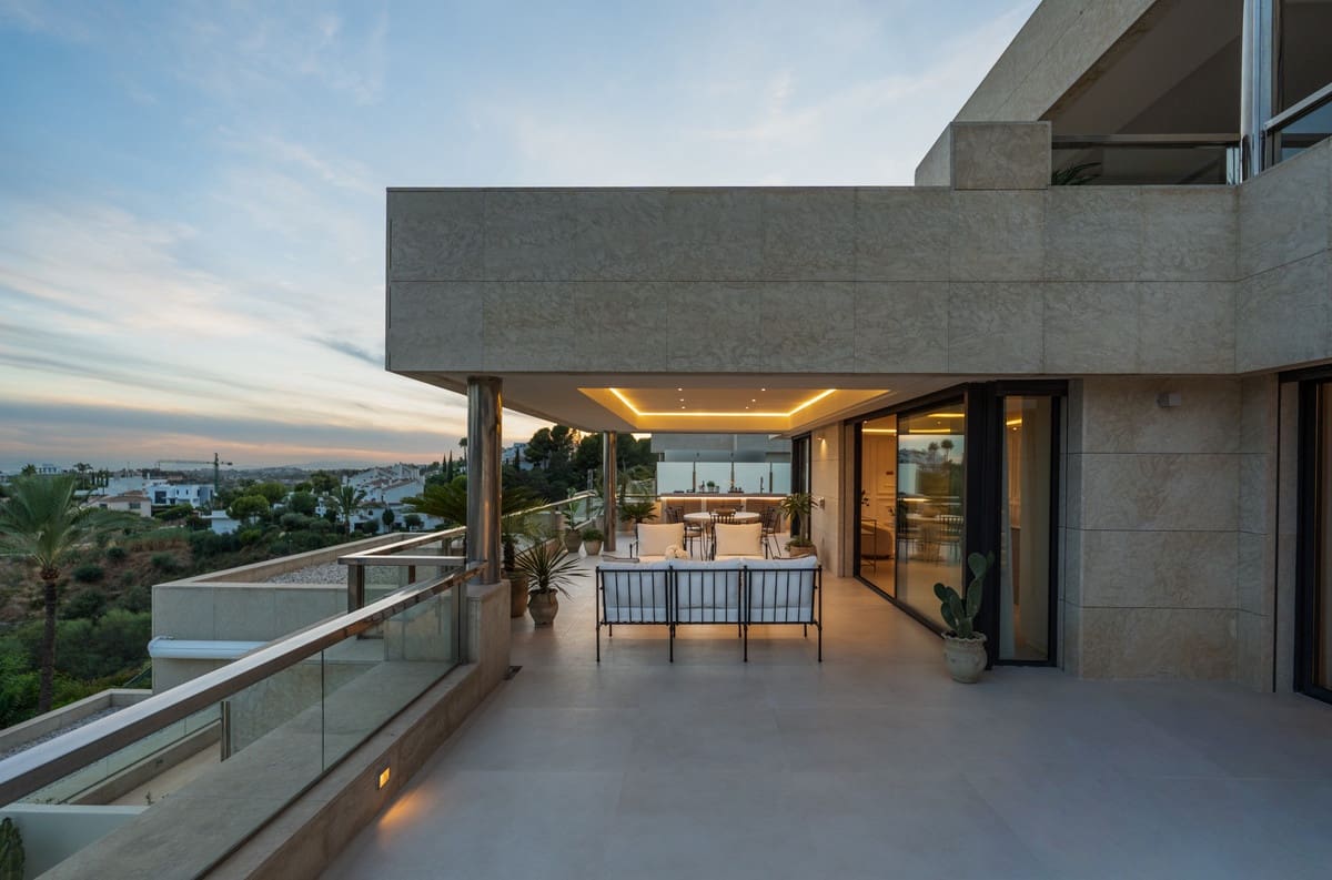 3 slaapkamer Appartement te koop in Nueva Andalucia met zwembad garage - € 1.850.000 (Ref: 9285090)