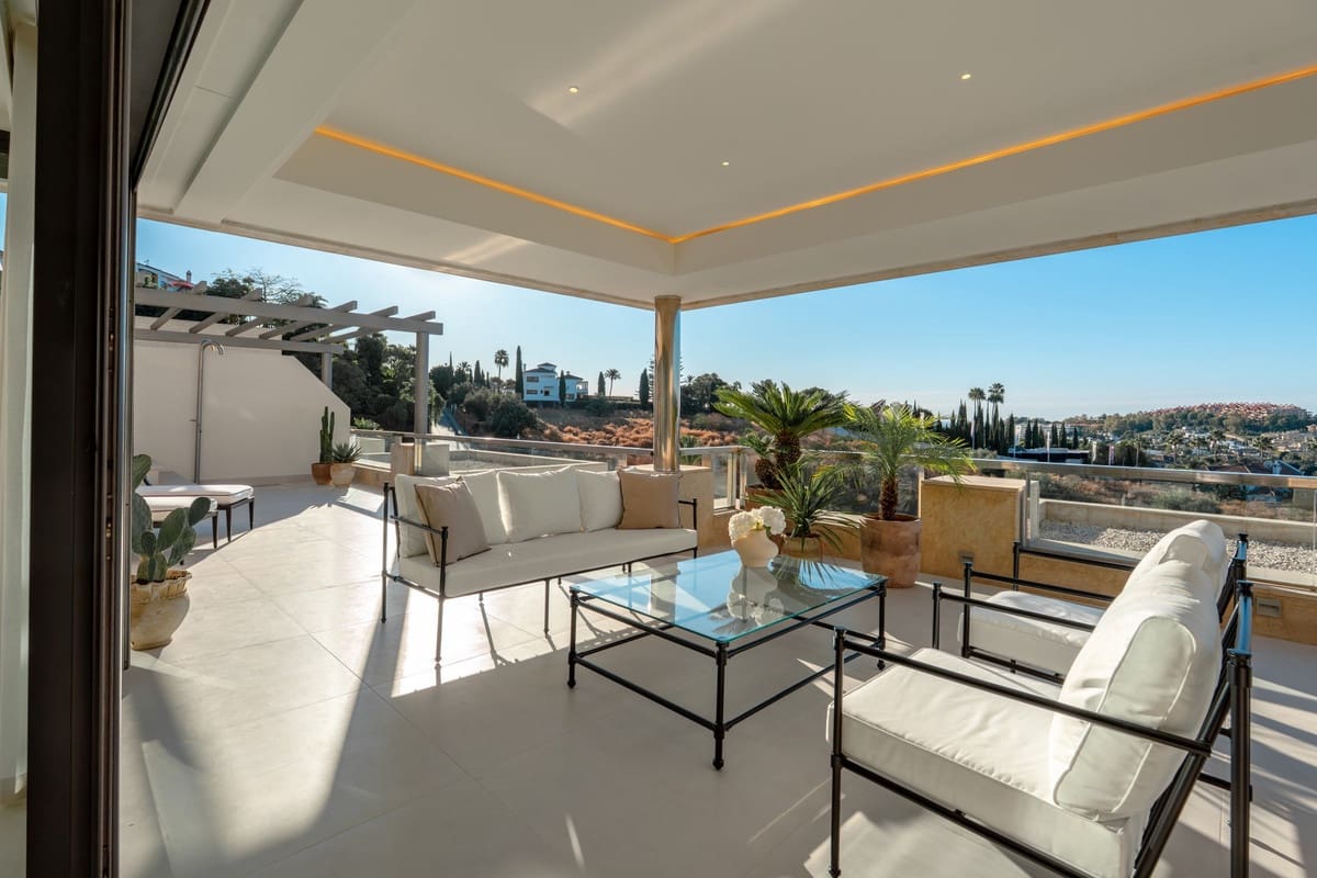 3 slaapkamer Appartement te koop in Nueva Andalucia met zwembad garage - € 1.850.000 (Ref: 9285090)