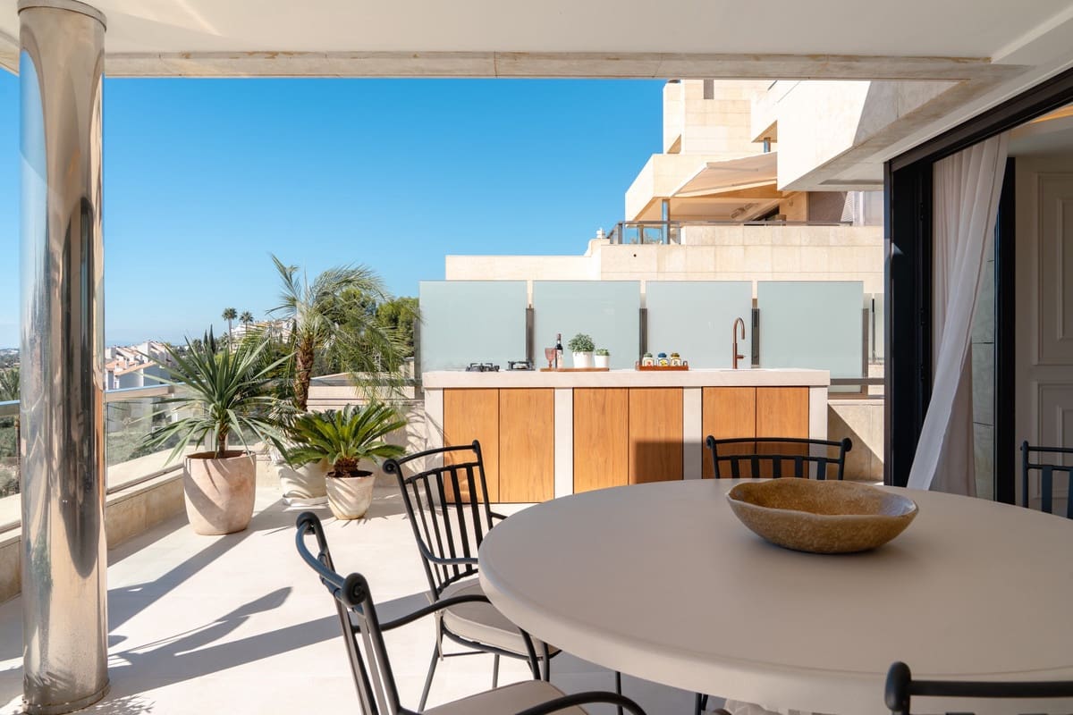 3 slaapkamer Appartement te koop in Nueva Andalucia met zwembad garage - € 1.850.000 (Ref: 9285090)