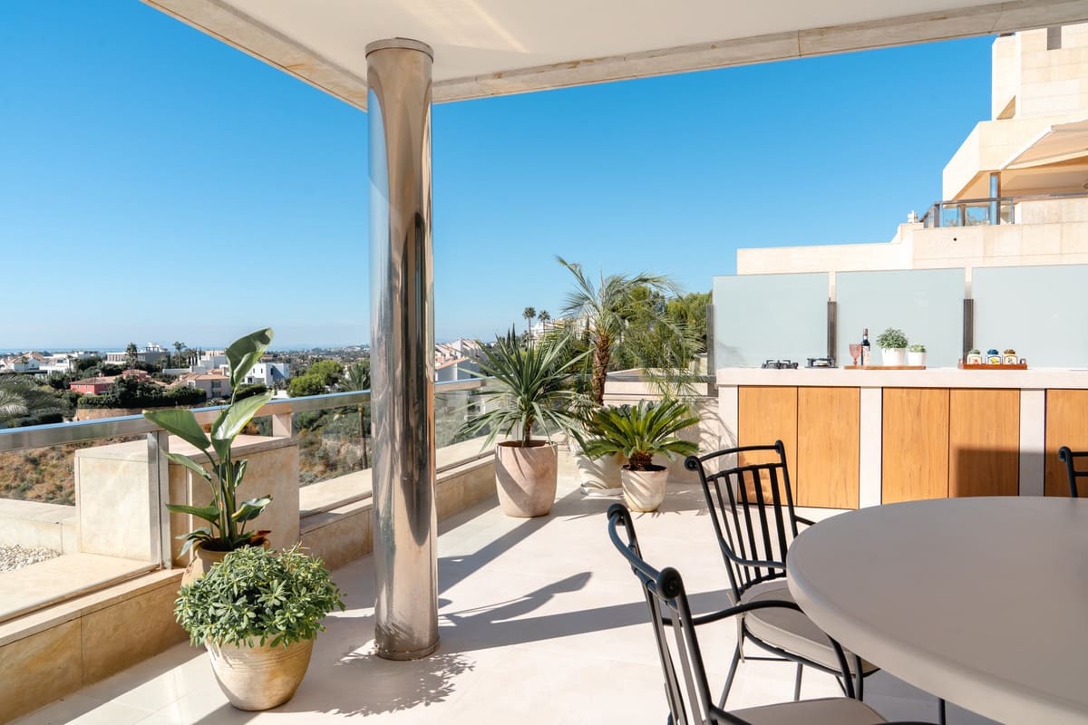 3 slaapkamer Appartement te koop in Nueva Andalucia met zwembad garage - € 1.850.000 (Ref: 9285090)