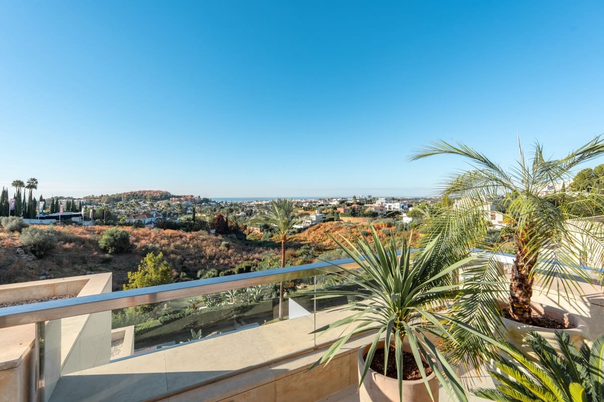 3 slaapkamer Appartement te koop in Nueva Andalucia met zwembad garage - € 1.850.000 (Ref: 9285090)