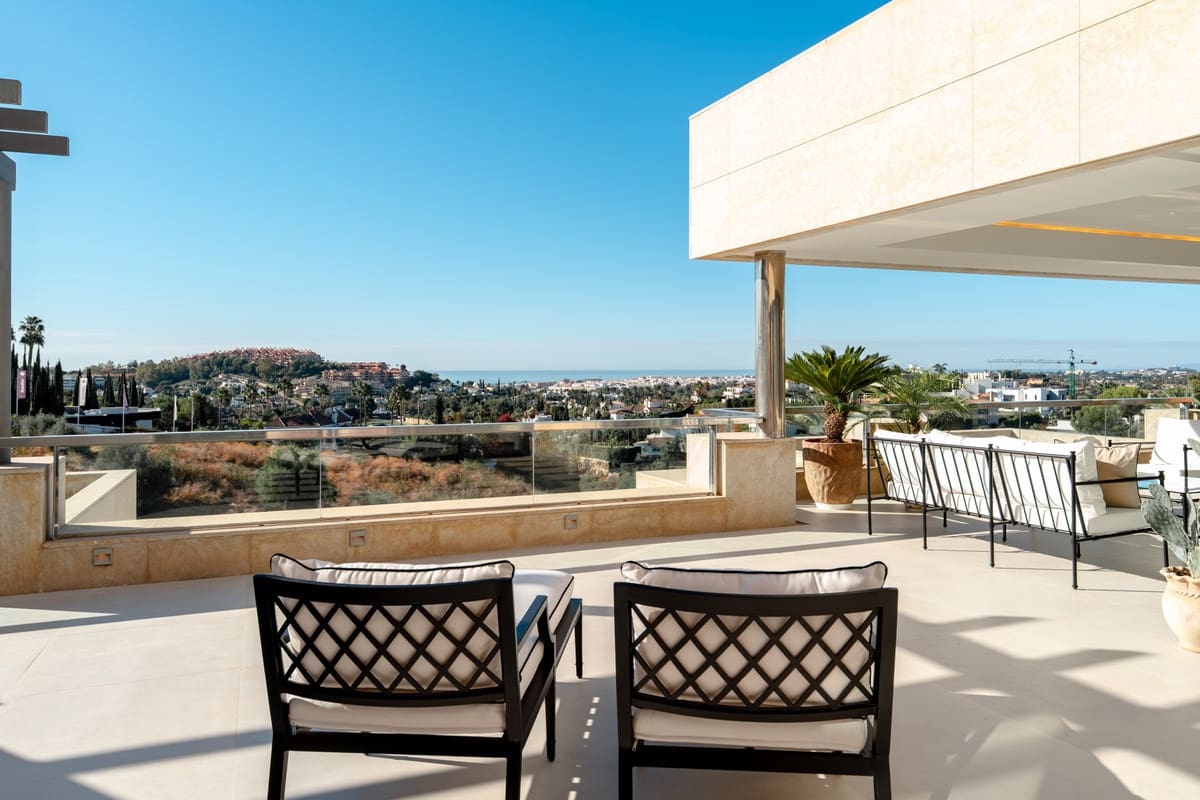 3 slaapkamer Appartement te koop in Nueva Andalucia met zwembad garage - € 1.850.000 (Ref: 9285090)