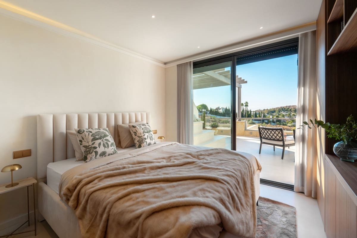 3 slaapkamer Appartement te koop in Nueva Andalucia met zwembad garage - € 1.850.000 (Ref: 9285090)