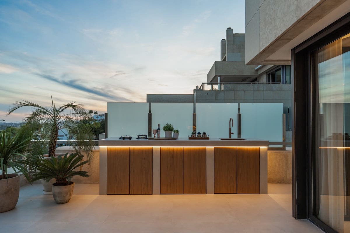 3 slaapkamer Appartement te koop in Nueva Andalucia met zwembad garage - € 1.850.000 (Ref: 9285090)