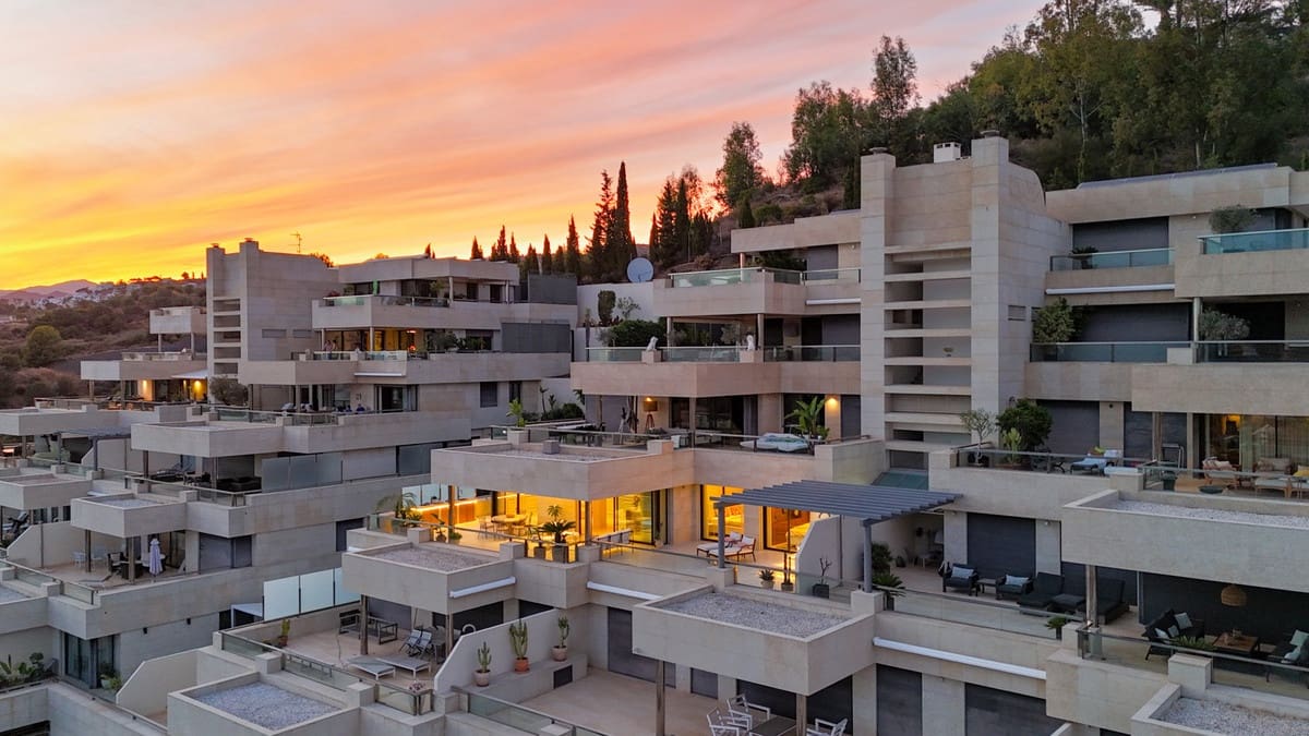 3 slaapkamer Appartement te koop in Nueva Andalucia met zwembad garage - € 1.850.000 (Ref: 9285090)