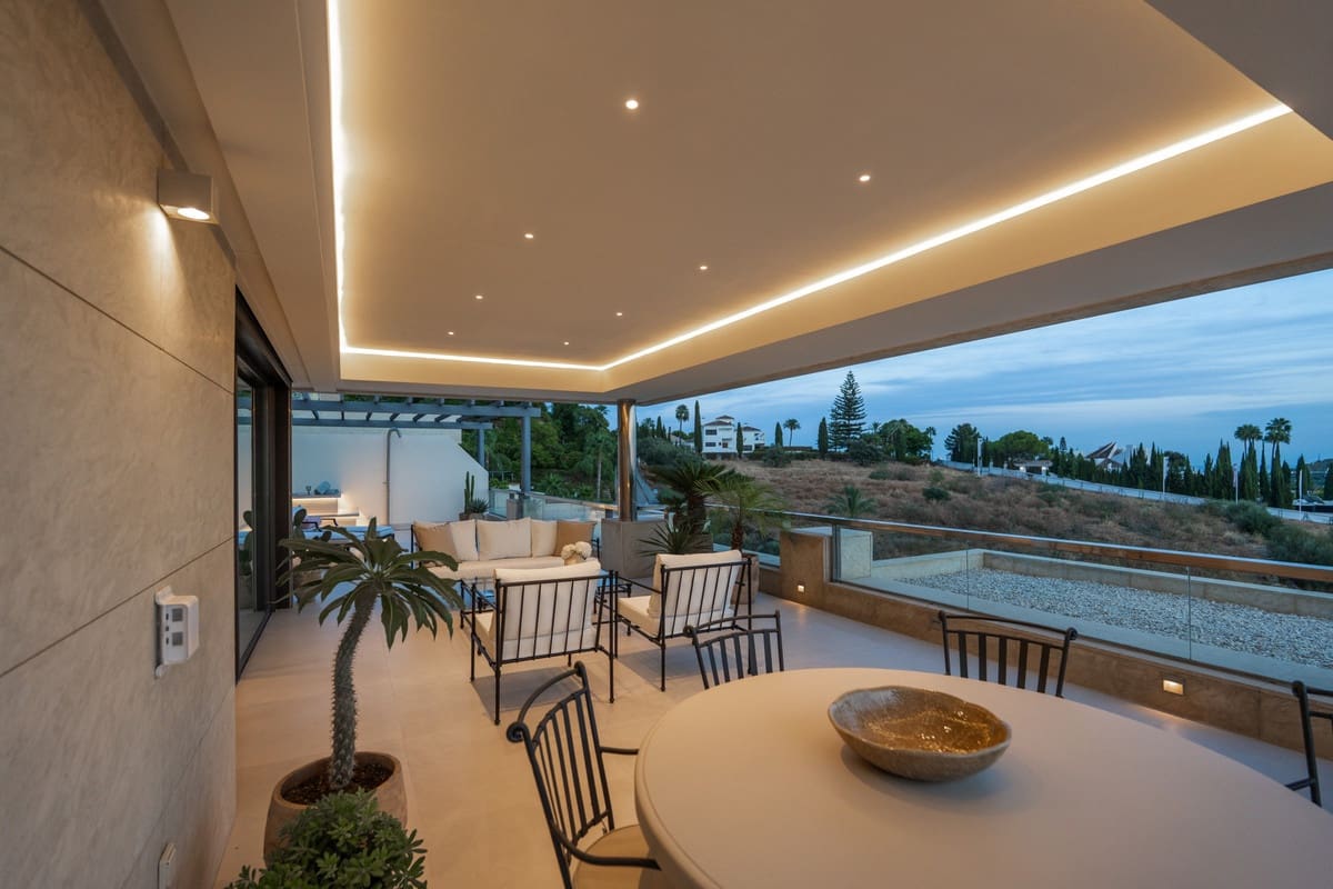 3 slaapkamer Appartement te koop in Nueva Andalucia met zwembad garage - € 1.850.000 (Ref: 9285090)