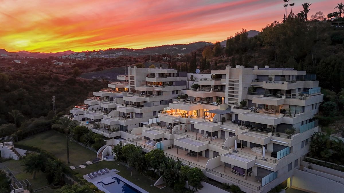 3 slaapkamer Appartement te koop in Nueva Andalucia met zwembad garage - € 1.850.000 (Ref: 9285090)