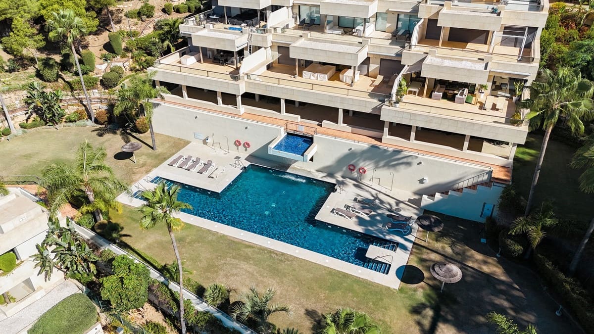 3 slaapkamer Appartement te koop in Nueva Andalucia met zwembad garage - € 1.850.000 (Ref: 9285090)