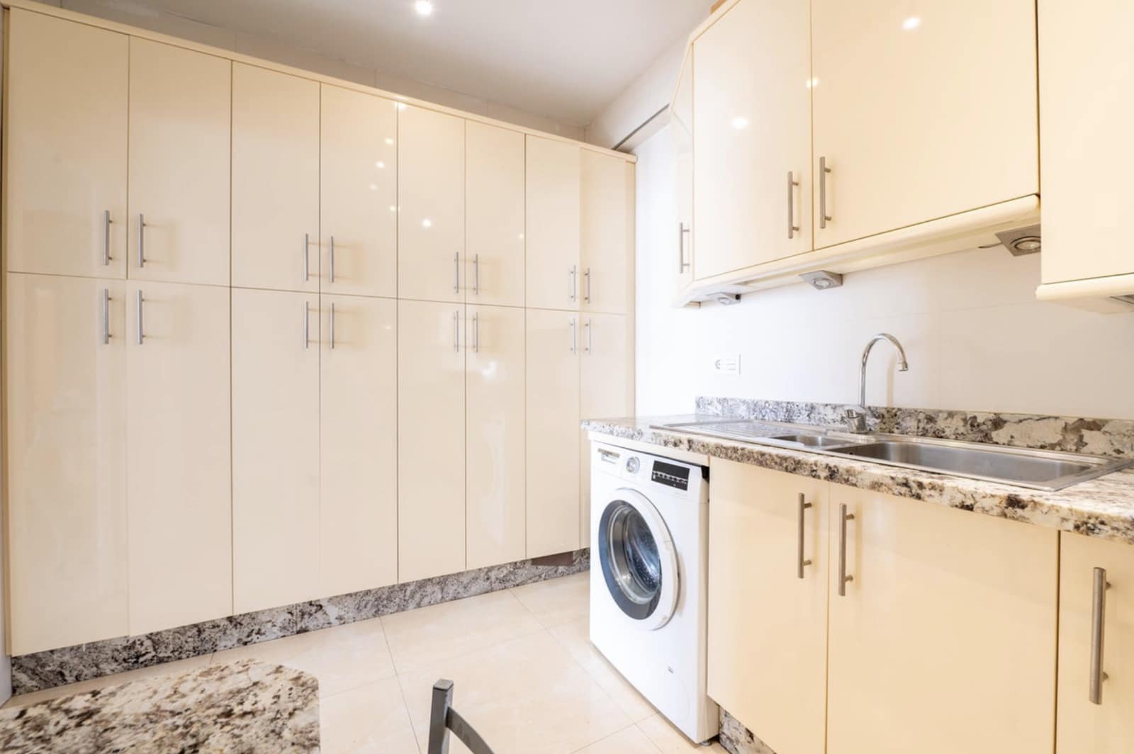 3 sovrum Lägenhet till salu i Marbella - 550 000 € (Ref: 9285091)