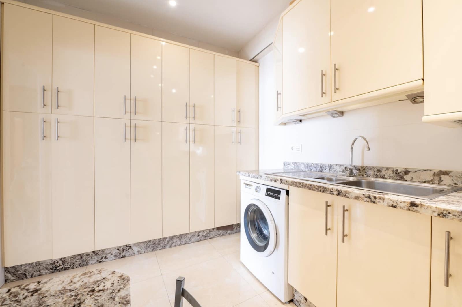 3 makuuhuone Huoneisto myytävänä paikassa Marbella - 550 000 € (Ref: 9285091)