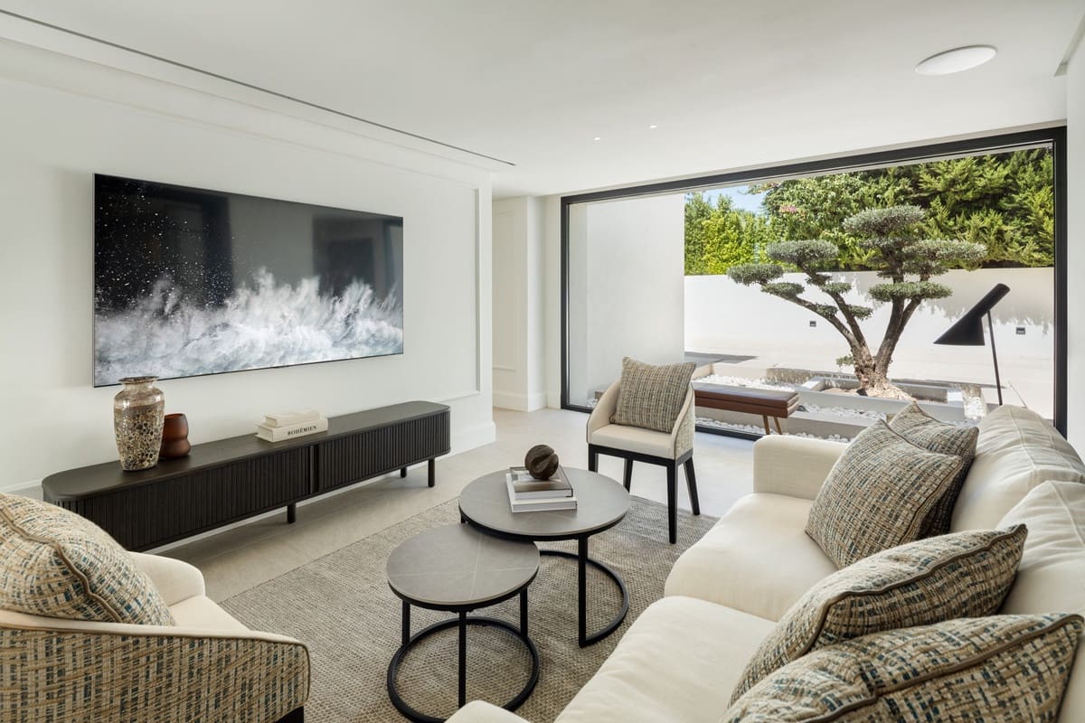 6 bedroom Villa for sale in Nueva Andalucia with pool garage - € 5,850,000 (Ref: 9296738)