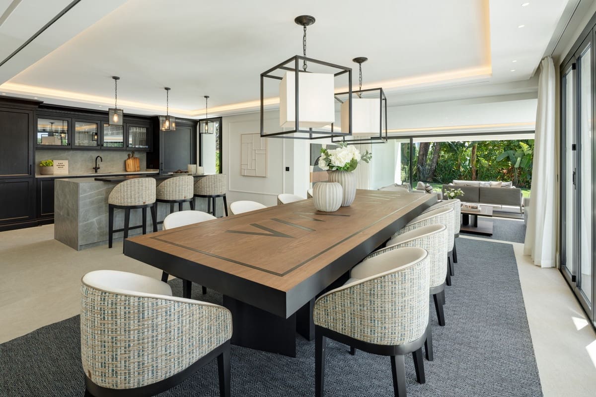 6 bedroom Villa for sale in Nueva Andalucia with pool garage - € 5,850,000 (Ref: 9296738)