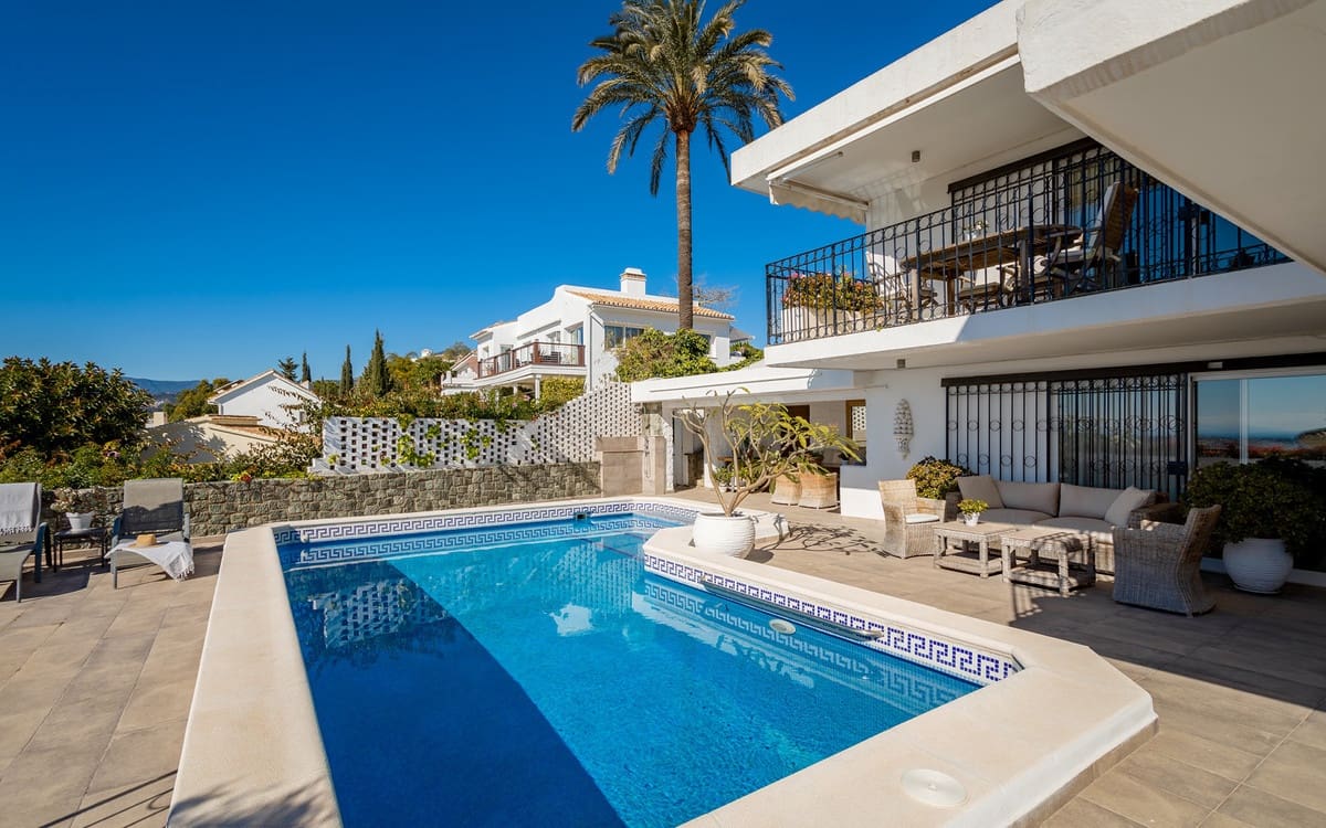 4 bedroom Villa for sale in Nueva Andalucia with pool garage - € 2,195,000 (Ref: 9296739)