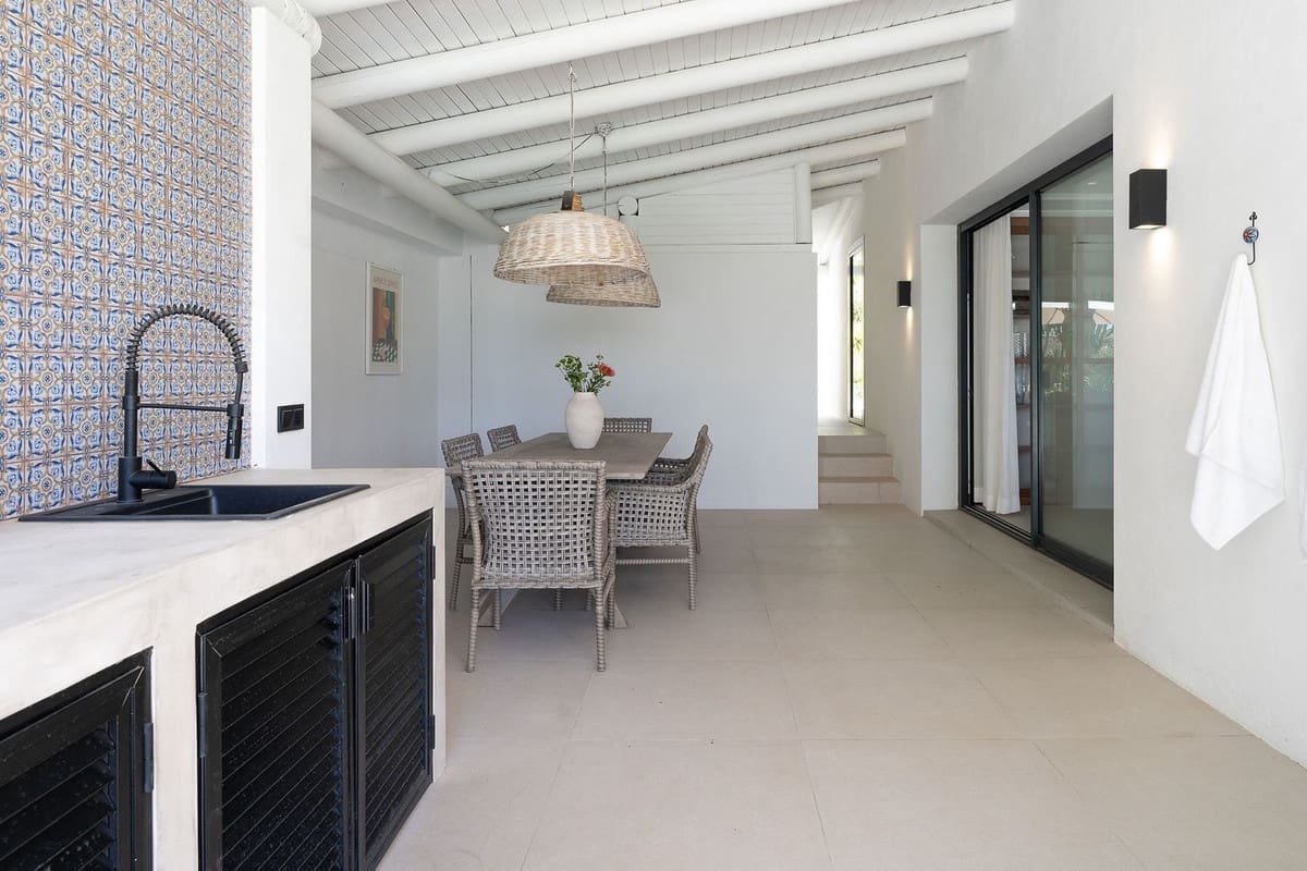 4 bedroom Villa for sale in Nueva Andalucia with pool garage - € 2,795,000 (Ref: 9296740)