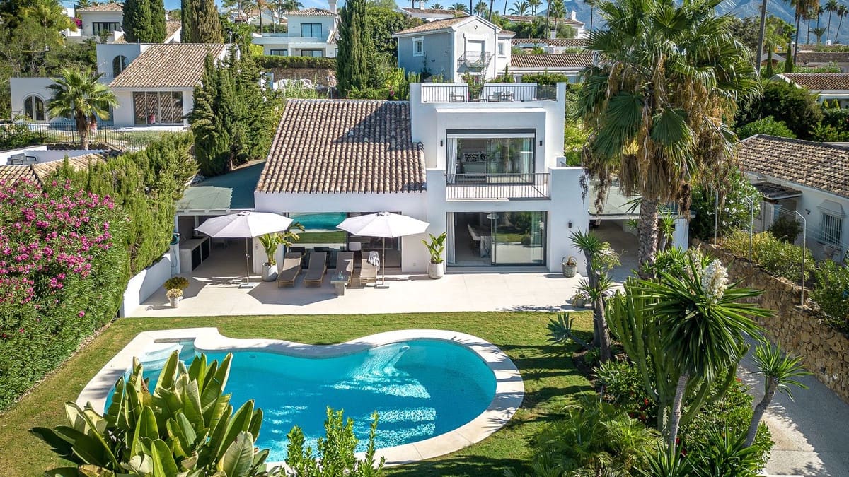 4 bedroom Villa for sale in Nueva Andalucia with pool garage - € 2,795,000 (Ref: 9296740)