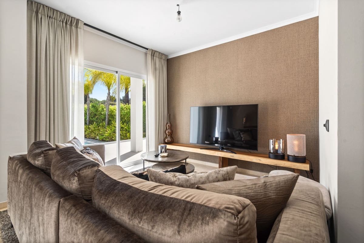 5 bedroom Villa for sale in Nueva Andalucia with pool garage - € 2,295,000 (Ref: 9296741)