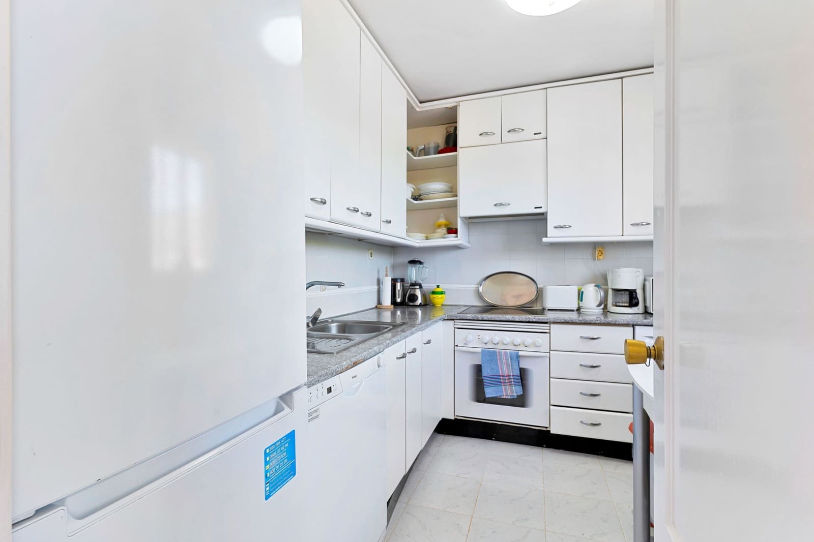 2 makuuhuone Omakotitalo myytävänä paikassa Marbella mukana uima-altaan 
autotalli - 465 000 € (Ref: 9300910)