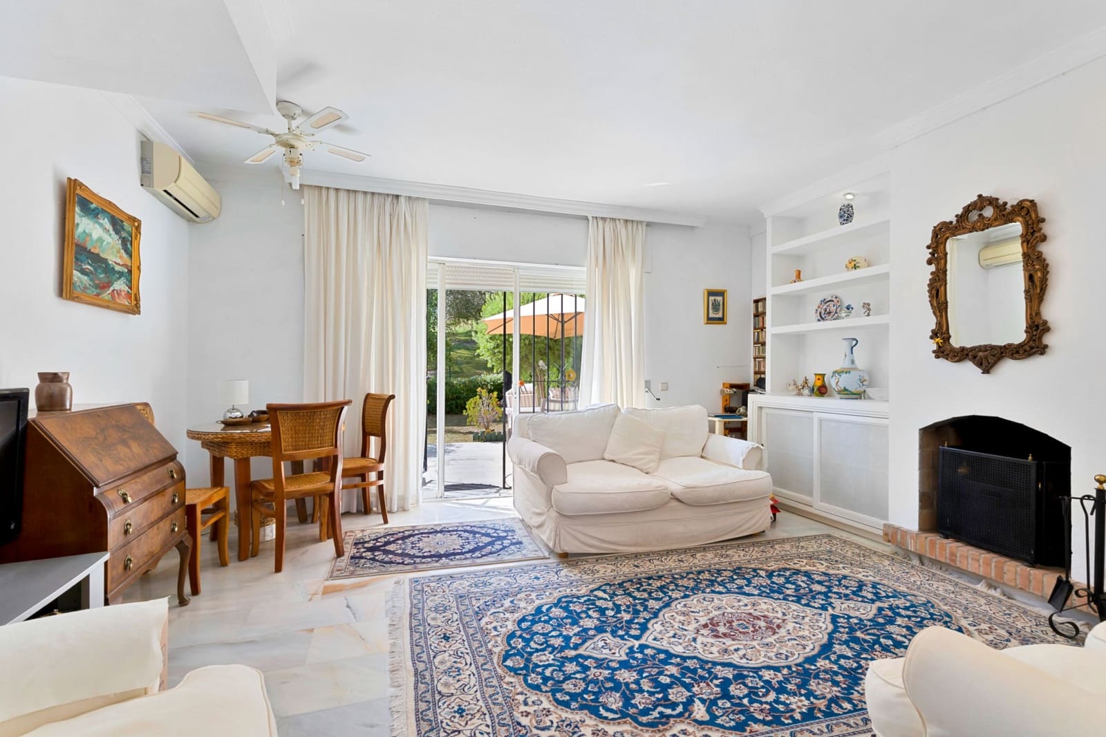 2 makuuhuone Omakotitalo myytävänä paikassa Marbella mukana uima-altaan 
autotalli - 465 000 € (Ref: 9300910)