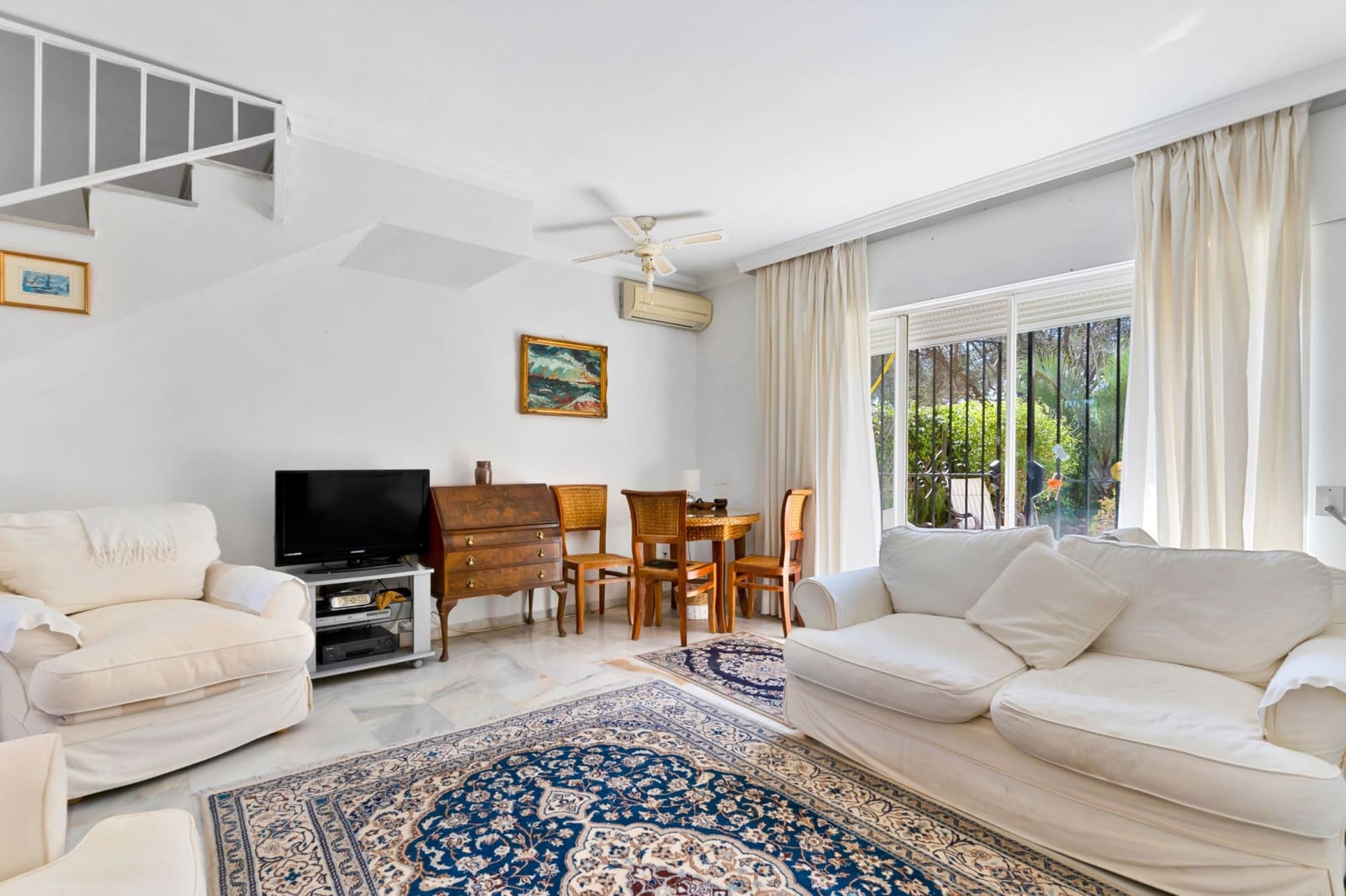 2 makuuhuone Omakotitalo myytävänä paikassa Marbella mukana uima-altaan 
autotalli - 465 000 € (Ref: 9300910)