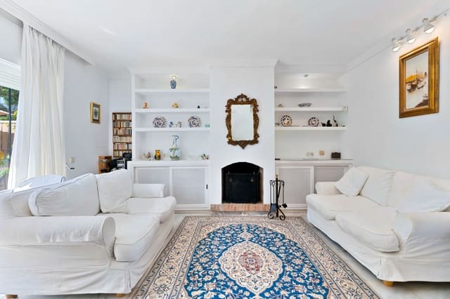 2 makuuhuone Omakotitalo myytävänä paikassa Aloha Golf, Marbella mukana uima-altaan 
autotalli - 465 000 € (Ref: 9300910)