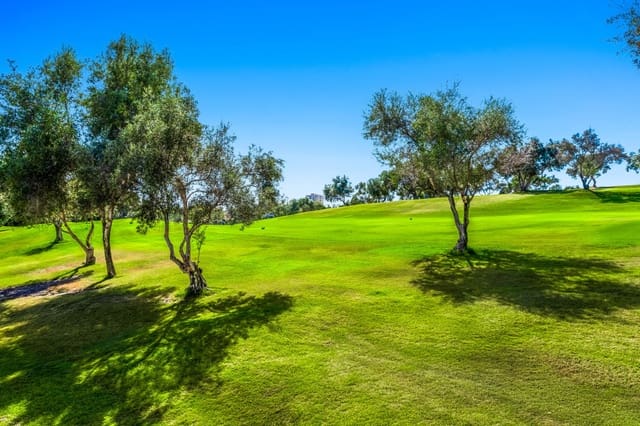 2 makuuhuone Omakotitalo myytävänä paikassa Aloha Golf, Marbella mukana uima-altaan 
autotalli - 465 000 € (Ref: 9300910)
