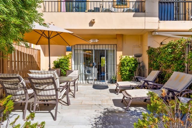 2 makuuhuone Omakotitalo myytävänä paikassa Aloha Golf, Marbella mukana uima-altaan 
autotalli - 465 000 € (Ref: 9300910)