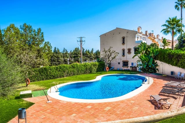 2 makuuhuone Omakotitalo myytävänä paikassa Aloha Golf, Marbella mukana uima-altaan 
autotalli - 465 000 € (Ref: 9300910)