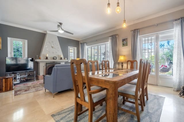 3 chambre Villa/Maison Semi-Mitoyenne à vendre à Marbella avec piscine garage - 675 000 € (Ref: 9308409)