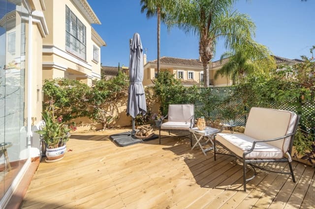 3 chambre Villa/Maison Semi-Mitoyenne à vendre à Marbella avec piscine garage - 675 000 € (Ref: 9308409)
