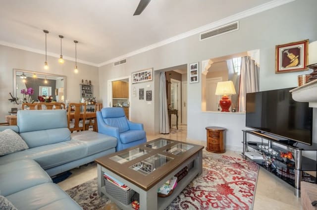 3 chambre Villa/Maison Semi-Mitoyenne à vendre à Marbella avec piscine garage - 675 000 € (Ref: 9308409)