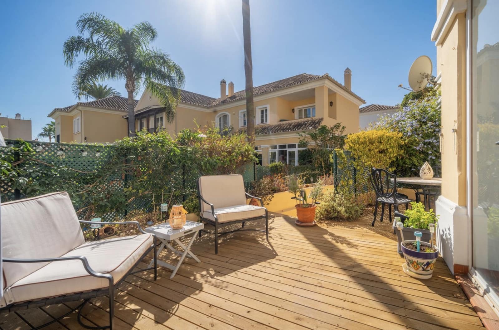3 soveværelse Semi-Rækkehus til salg i Marbella med swimmingpool garage - € 675.000 (Ref: 9308409)