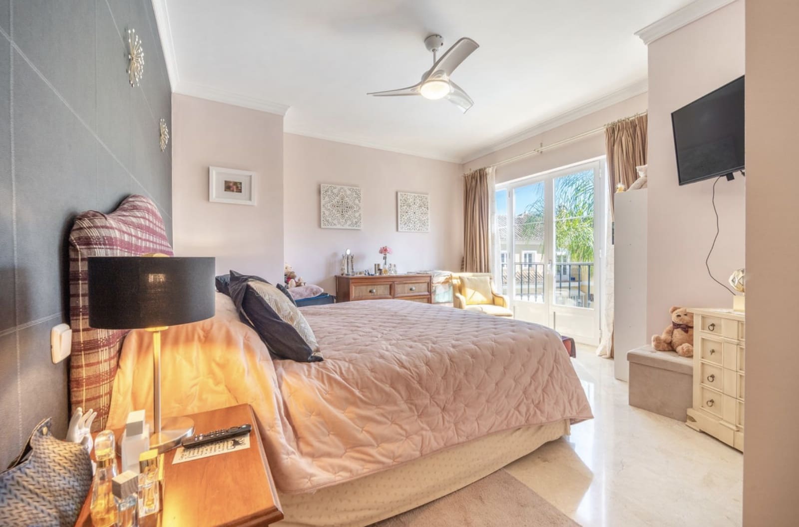 3 soveværelse Semi-Rækkehus til salg i Marbella med swimmingpool garage - € 675.000 (Ref: 9308409)