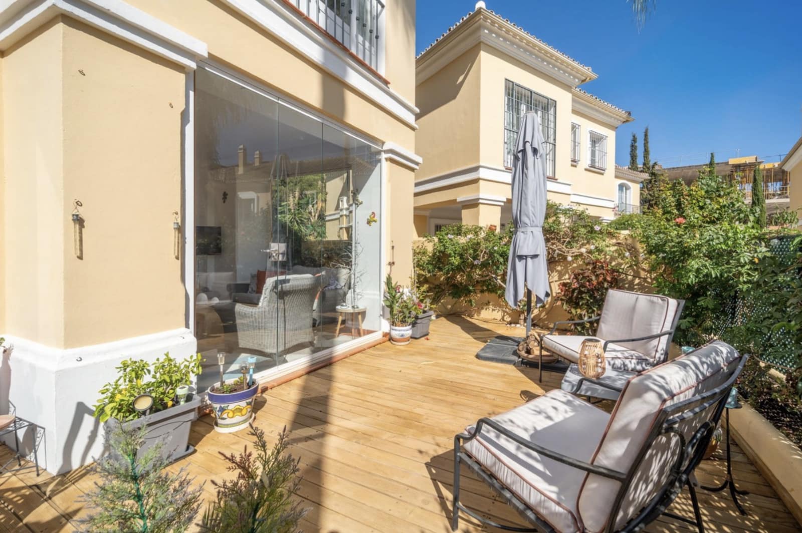 3 soveværelse Semi-Rækkehus til salg i Marbella med swimmingpool garage - € 675.000 (Ref: 9308409)