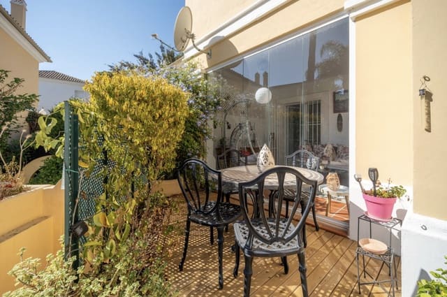 3 chambre Villa/Maison Semi-Mitoyenne à vendre à Marbella avec piscine garage - 675 000 € (Ref: 9308409)