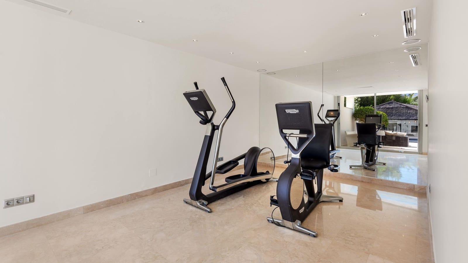 7 bedroom Villa for sale in Nueva Andalucia with pool garage - € 4,995,000 (Ref: 9308413)